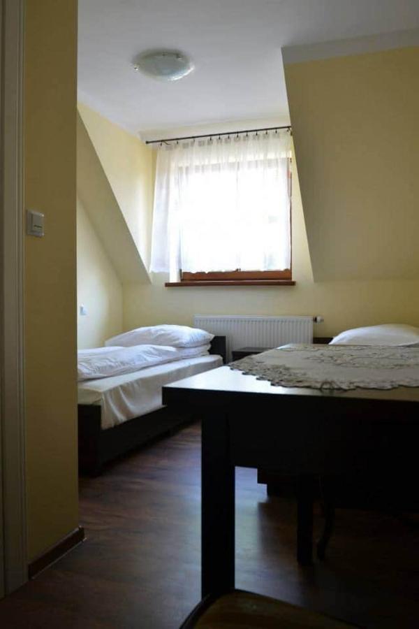 Pokoje Goscinne W Ratuszu Ogrodzieniec Exterior photo