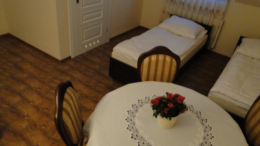Pokoje Goscinne W Ratuszu Ogrodzieniec Room photo