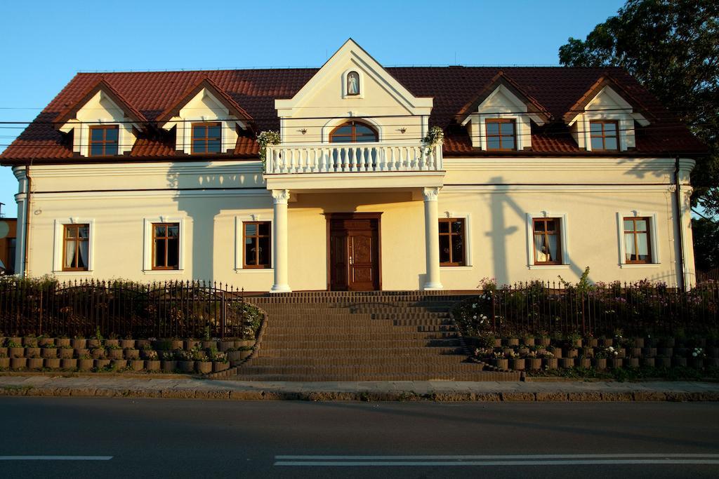Pokoje Goscinne W Ratuszu Ogrodzieniec Exterior photo